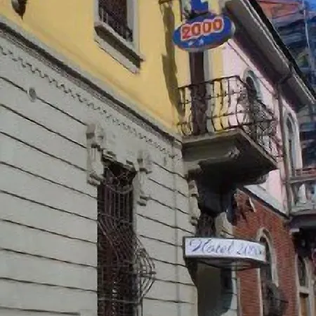 מלון Hotel2000