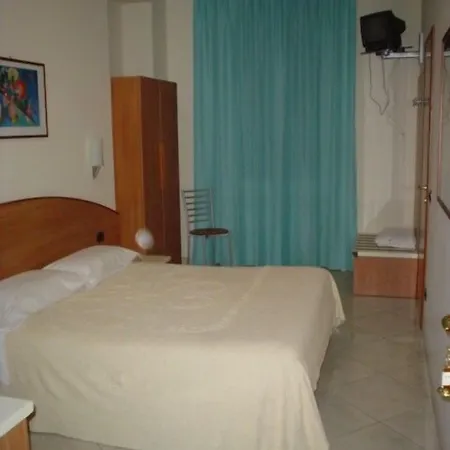 Hotel2000 2* מילאנו