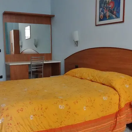 Hotel2000 מלון 2*
