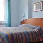 Hotel2000 2*