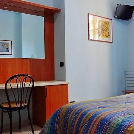 Hotel2000 2* מילאנו
