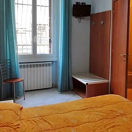 Hotel2000 מלון 2*