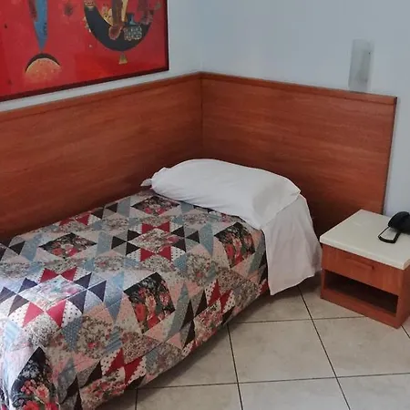 מלון Hotel2000