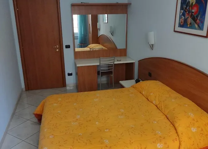 Hotel2000 2*
